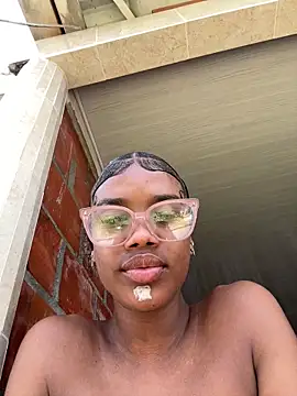 Snapshot of EbonyWildYou chatting on October 26, 4:35 pm EbonyWildYou online show from October 26, 4:35 pm