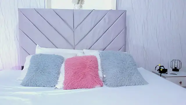 Victoria Guzman online show from February 9, 4:22 pm