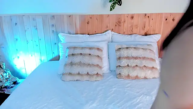 CloehSmiith online show from April 14, 12:00 pm