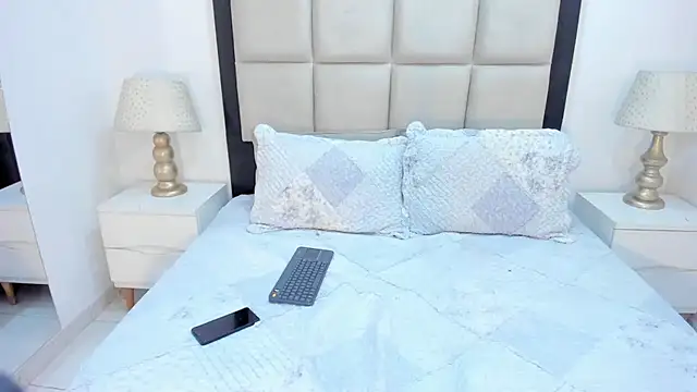 Snapshot of ElisabettaMonroy chatting on October 2, 1:51 pm ElisabettaMonroy online show from October 2, 1:51 pm