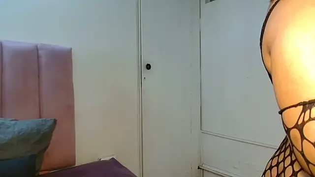 RoxyLuv77 online show from September 18, 8:05 am