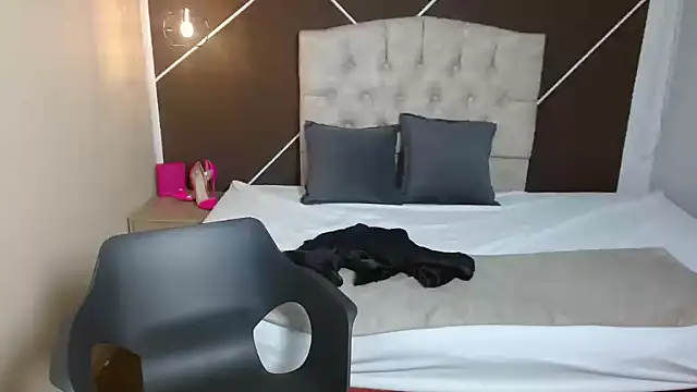 Snapshot of ScarletHott_ chatting on September 18, 11:56 am ScarletHott online show from September 18, 11:56 am