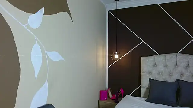 Snapshot of ScarletHott_ chatting on September 19, 11:55 am ScarletHott online show from September 19, 11:55 am