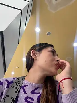 Isa Villamarin online show from October 22, 3:01 pm