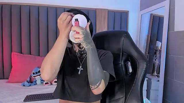 Snapshot of misstomie_ chatting on November 28, 3:47 pm misstomie online show from November 28, 3:47 pm