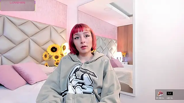 dafnne hall online show from November 29, 4:15 am