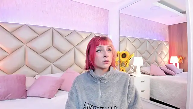 dafnne hall online show from December 4, 4:22 am