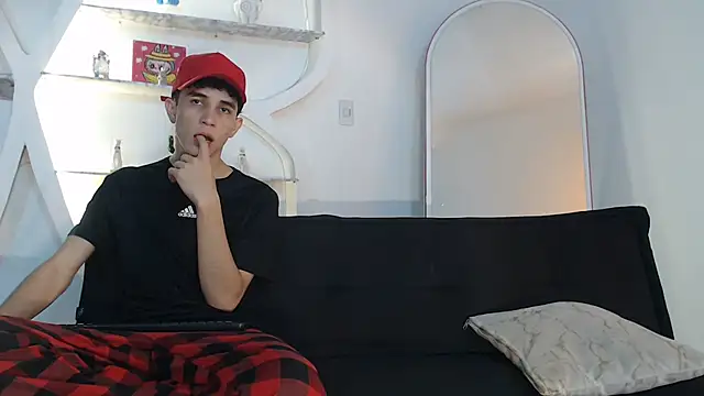 THREE GUYS HOT online show from October 4, 7:34 pm