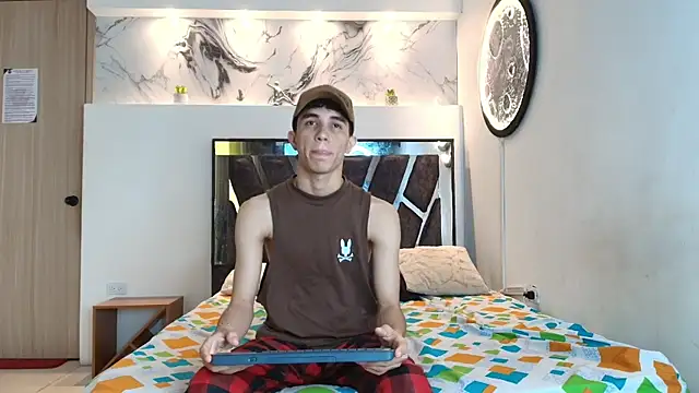 THREE GUYS HOT online show from October 11, 7:34 pm