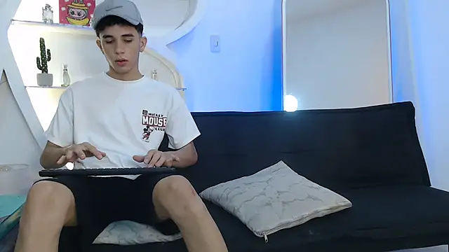 THREE GUYS HOT online show from October 19, 7:14 pm