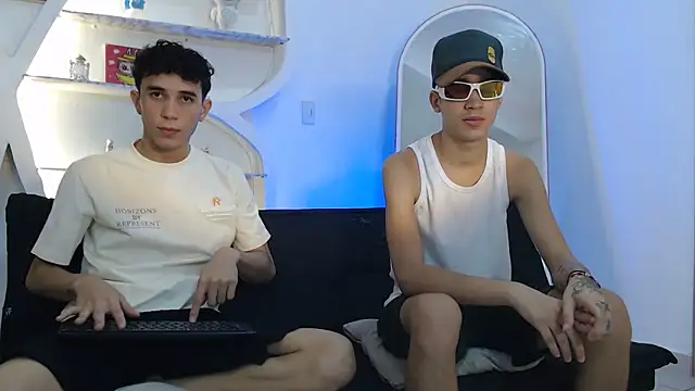 THREE GUYS HOT online show from October 26, 7:31 pm