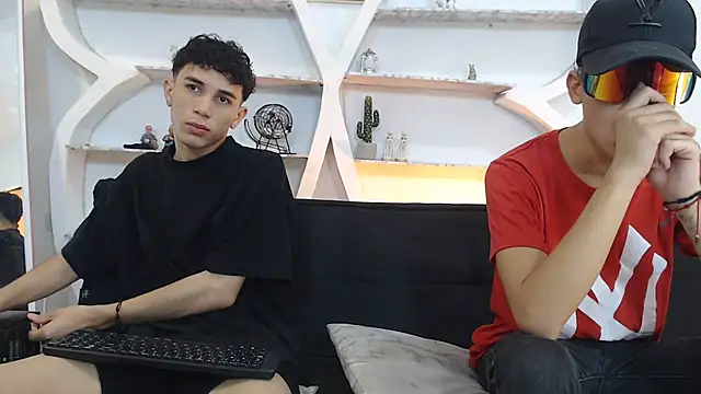 THREE GUYS HOT online show from November 12, 7:24 pm