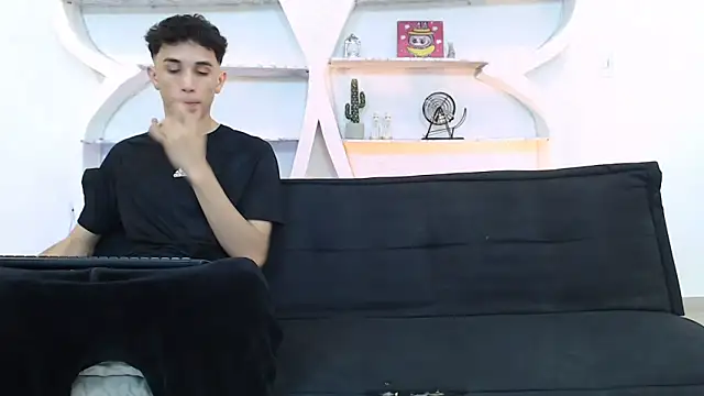 THREE GUYS HOT online show from November 19, 7:14 pm