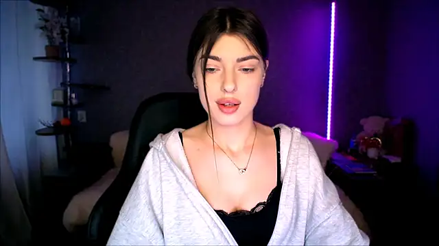 Dianaa Lee0 online show from March 25, 2:45 pm