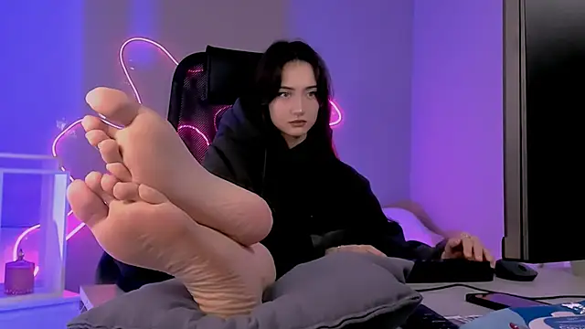 olivianorton online show from February 5, 9:36 am