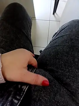 Snapshot of elisaelisa12 chatting on November 8, 9:53 am elisaelisa12 online show from November 8, 9:53 am