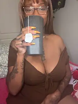 Snapshot of MistiSavannah chatting on November 15, 11:18 am MistiSavannah online show from November 15, 11:18 am