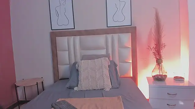 Snapshot of SamantaVee chatting on September 10, 11:54 am SamantaVee online show from September 10, 11:54 am