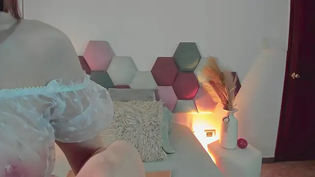 Snapshot of SamantaVee chatting on November 11, 11:43 am SamantaVee online show from November 11, 11:43 am