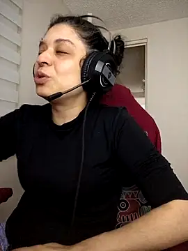 Snapshot of miss_carmila1 chatting on November 13, 1:37 am miss carmila1 online show from November 13, 1:37 am