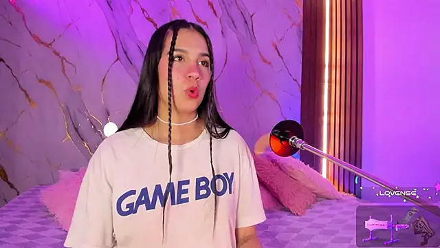 Emmiicute online show from November 5, 8:42 pm