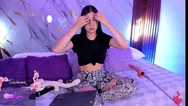 Emmiicute online show from March 8, 8:23 pm