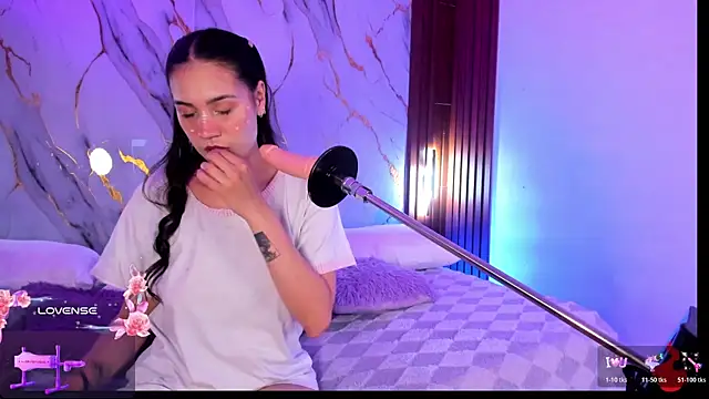 Emmiicute online show from April 1, 8:28 pm