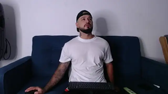 Snapshot of Eric_Evans1 chatting on November 8, 10:04 am Eric Evans1 online show from November 8, 10:04 am