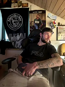 Snapshot of Mexxwell69 chatting on September 24, 11:46 am Mexxwell69 online show from September 24, 11:46 am