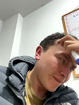 Snapshot of Robert2_honey chatting on October 5, 8:01 am Robert2 honey online show from October 5, 8:01 am