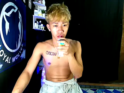 Snapshot of naughtyboyloy_0 chatting on November 21, 5:22 pm naughtyboyloy 0 online show from November 21, 5:22 pm