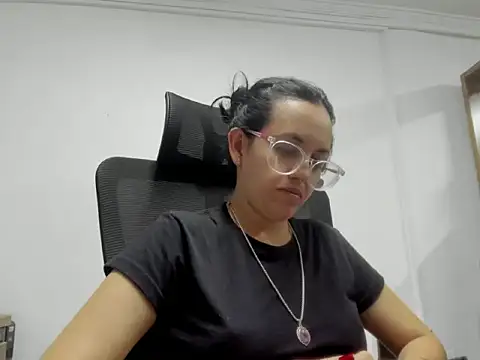 Snapshot of dalila_macherano1 chatting on October 3, 11:57 pm dalila macherano1 online show from October 3, 11:57 pm