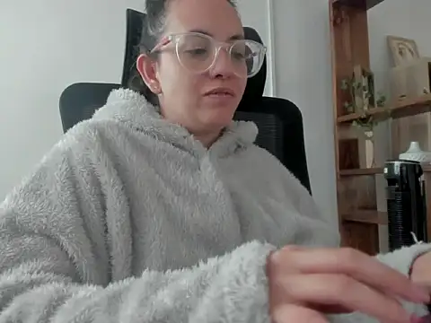 Snapshot of dalila_macherano1 chatting on October 12, 7:13 pm dalila macherano1 online show from October 12, 7:13 pm