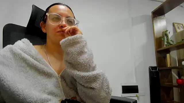 Snapshot of dalila_macherano1 chatting on October 14, 7:53 am dalila macherano1 online show from October 14, 7:53 am