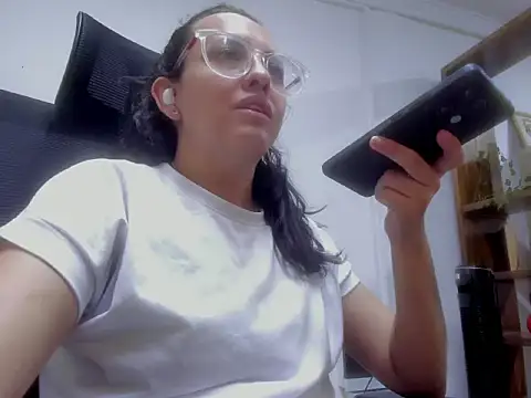 Snapshot of dalila_macherano1 chatting on November 12, 7:46 pm dalila macherano1 online show from November 12, 7:46 pm