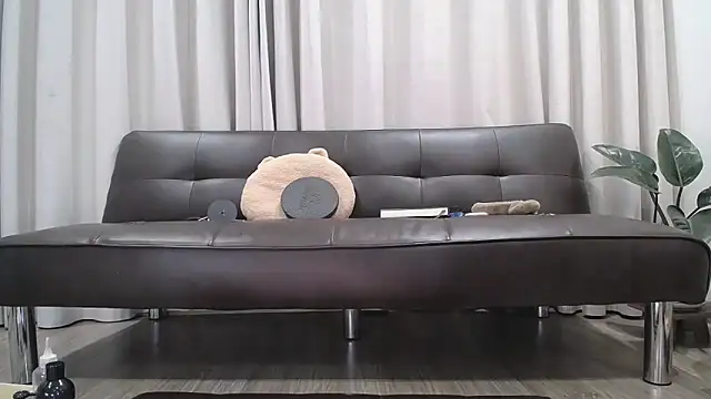 Liz Hu online show from December 4, 9:51 am