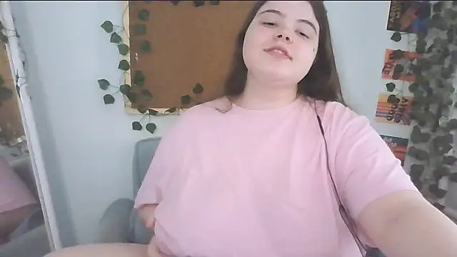 Snapshot of brattyprincessemma chatting on October 17, 9:56 am brattyprincessemma online show from October 17, 9:56 am