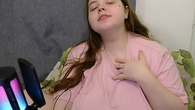 Snapshot of brattyprincessemma chatting on November 8, 7:01 pm brattyprincessemma online show from November 8, 7:01 pm