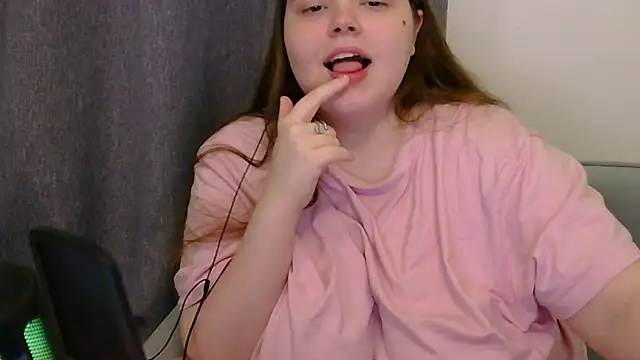 Snapshot of brattyprincessemma chatting on November 22, 6:40 pm brattyprincessemma online show from November 22, 6:40 pm