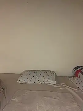 Snapshot of Enyagleam_ chatting on November 16, 2:06 am Enyagleam online show from November 16, 2:06 am