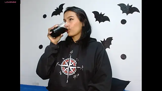 Snapshot of Gia_Lee chatting on October 24, 2:19 am Gia Lee online show from October 24, 2:19 am