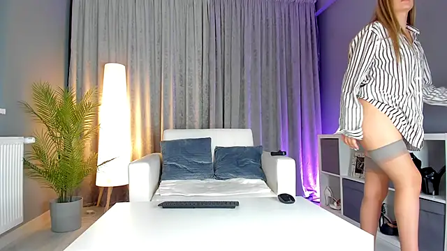 LisaAventi online show from October 11, 4:12 am