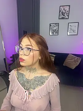 dreamleah  online show from February 12, 9:10 pm