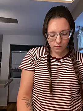 Mommasaurrex online show from November 1, 9:17 pm