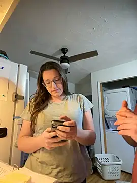 Mommasaurrex online show from December 1, 2:16 am