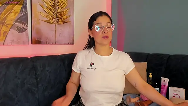 Snapshot of Alana_steel_1 chatting on November 30, 12:09 pm Alana steel 1 online show from November 30, 12:09 pm