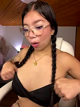 Snapshot of Maddy_Piink chatting on November 23, 7:57 pm Maddy Piink online show from November 23, 7:57 pm