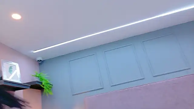 Camila Hill  online show from November 10, 1:10 pm