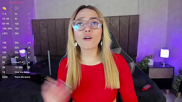 Snapshot of LanaMills_ chatting on November 7, 4:45 am LanaMills online show from November 7, 4:45 am