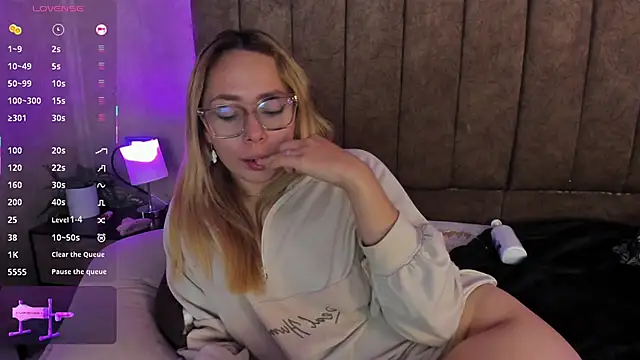 Snapshot of LanaMills_ chatting on November 16, 4:56 pm LanaMills online show from November 16, 4:56 pm